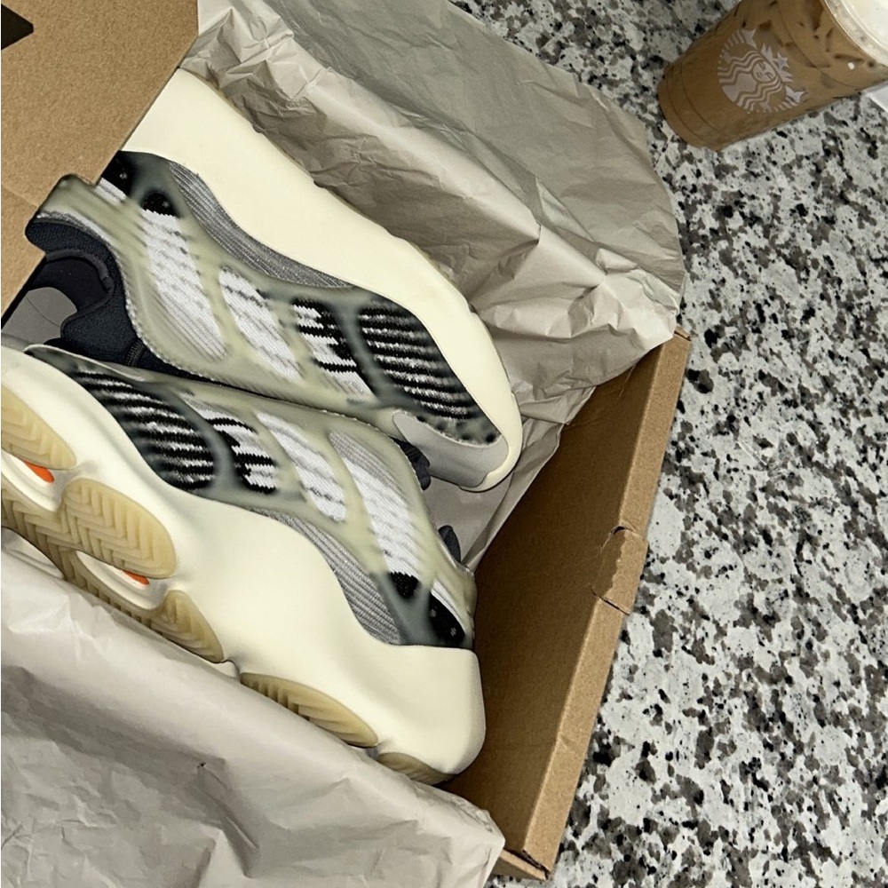 YEEZY 700 azael”